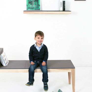 Tisch Regal lächelndes Kind Formfreund Holzmanufaktur