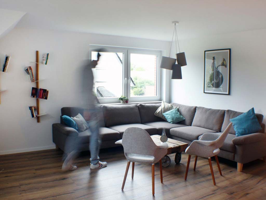 Wohnzimmer Regal Sofa Sessel Tisch Formfreund Holzmanufaktur